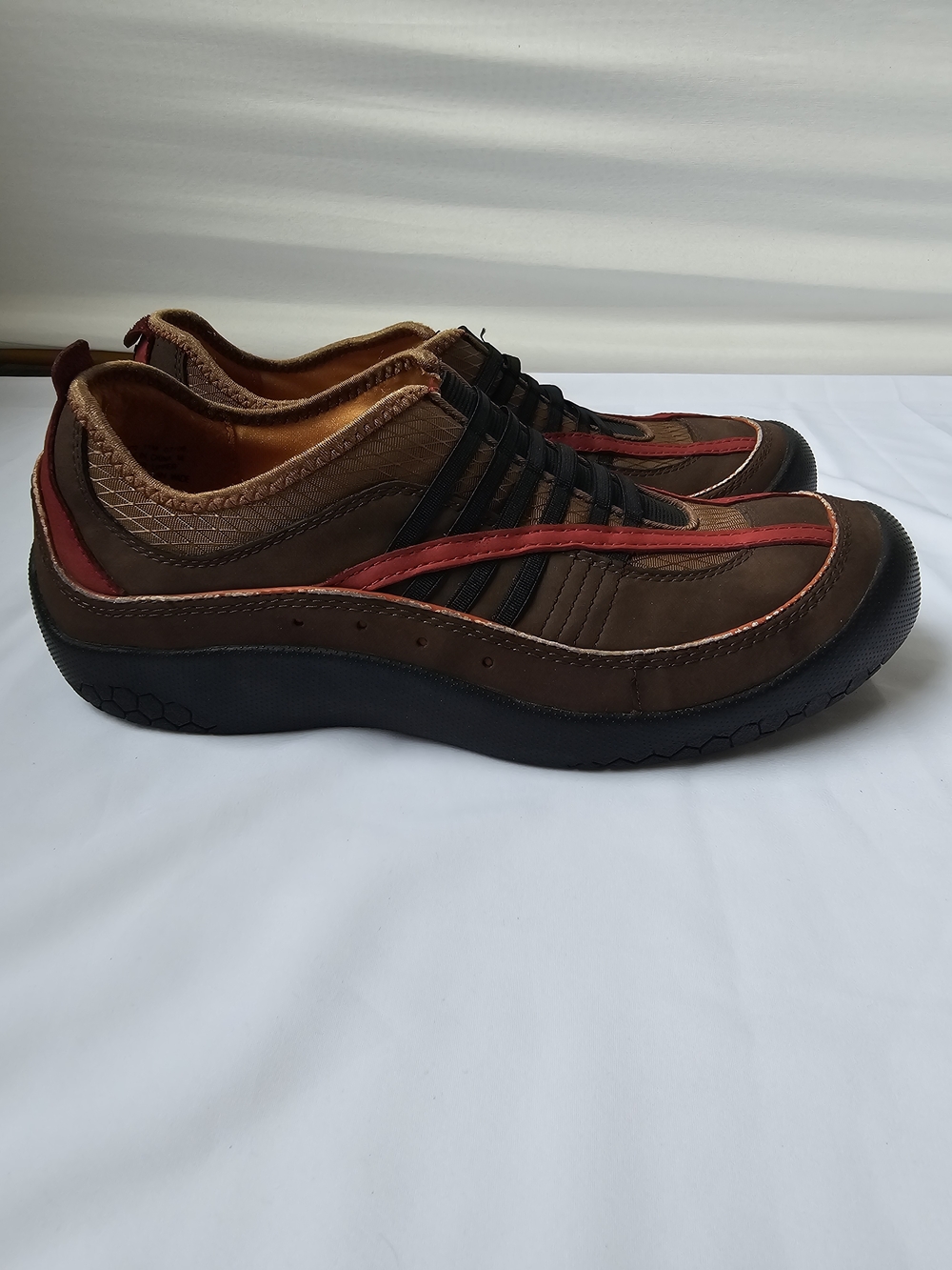 Pr!vo by Clarks Slip-On Shoes – Brown Leather with Red Details